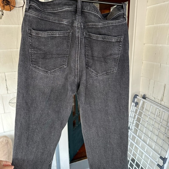 American Eagle strigid mom jeans size 4 long - Picture 4 of 4